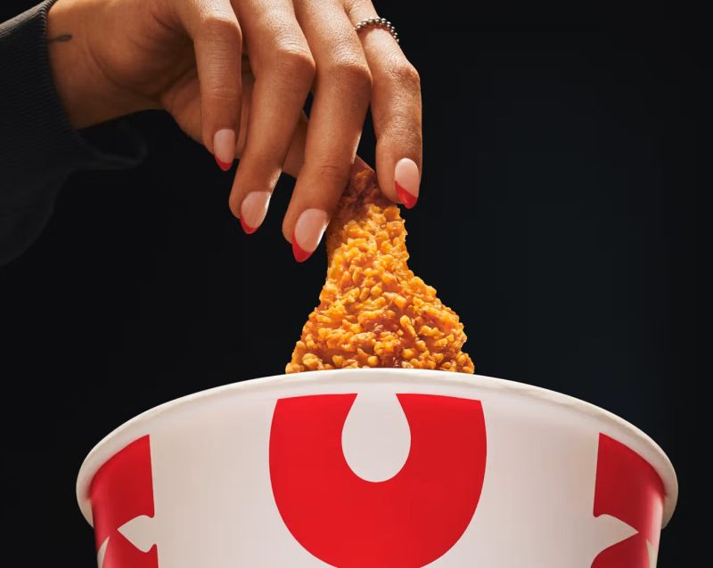 KFC — rebrand global par JKR « Welcome to the Bucketverse »