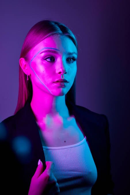 Relight portrait — néons bleu & rose (Kashberg)