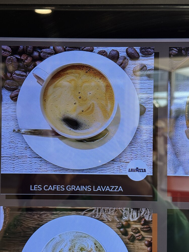 Corner self-service Starbucks « We proudly serve » — distributeur Blonde Roast, glaçons