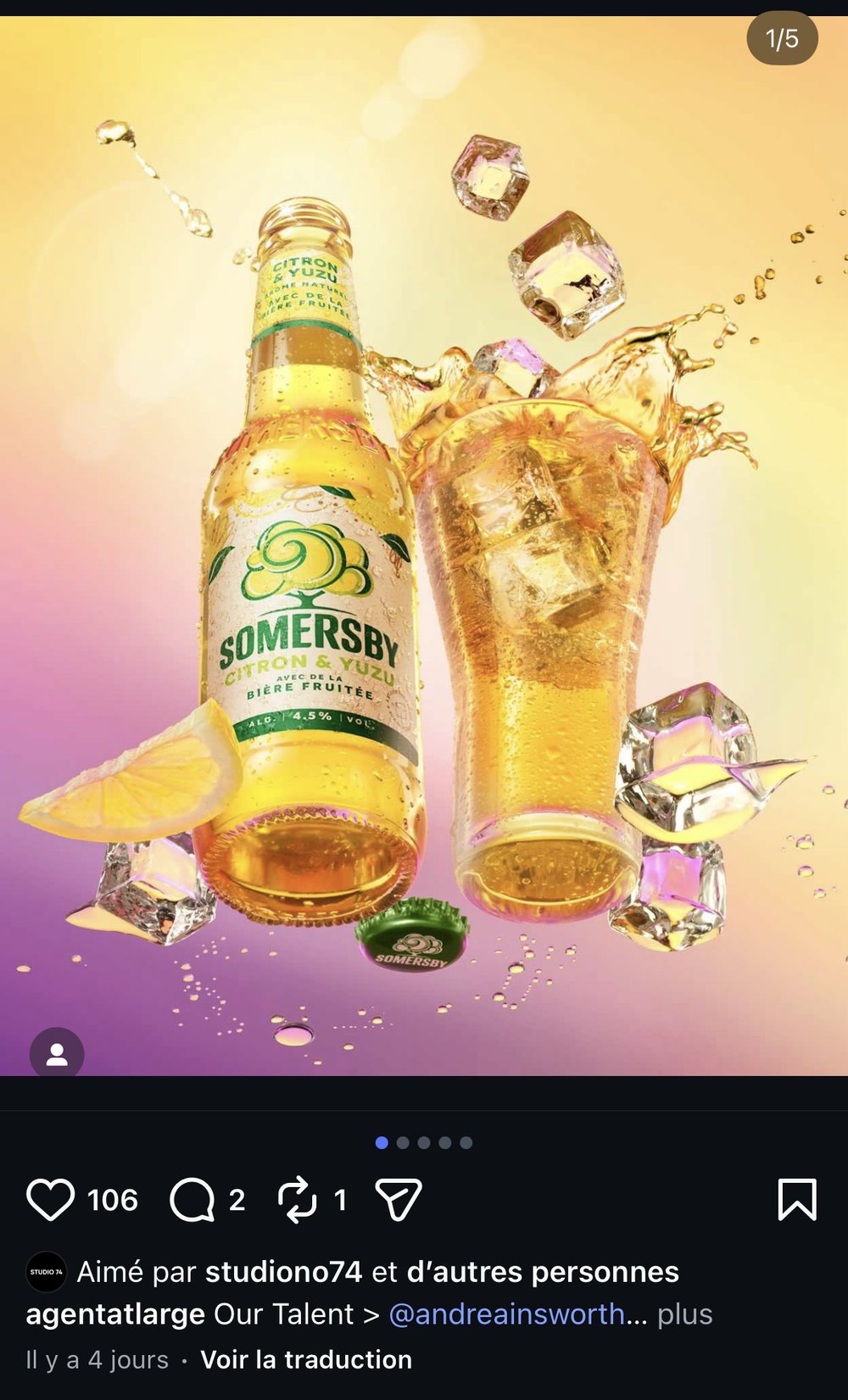 Cocktail splash sur fond dégradé jaune/rose