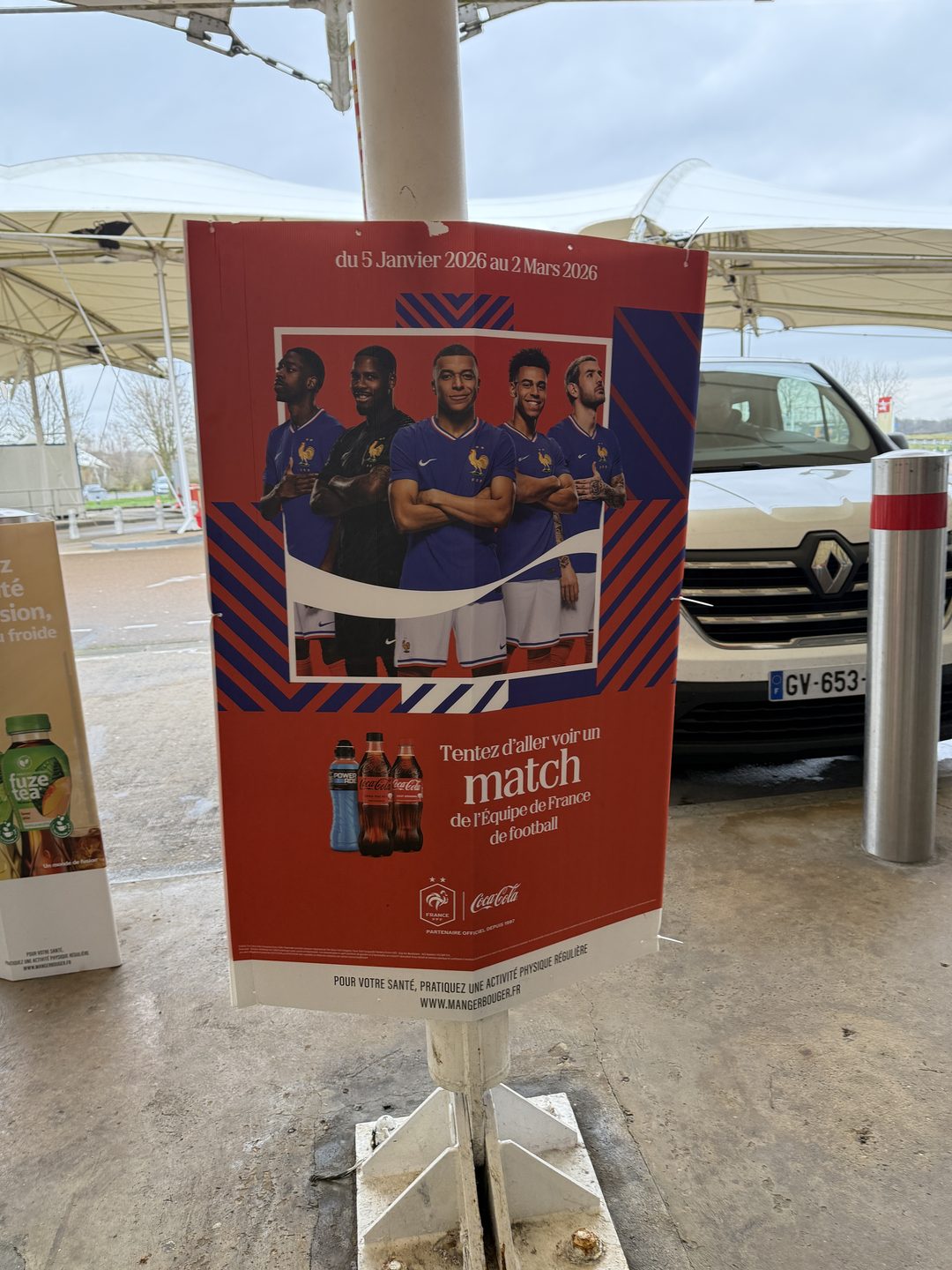 Totem Coca-Cola Equipe de France jeu concours vue 3