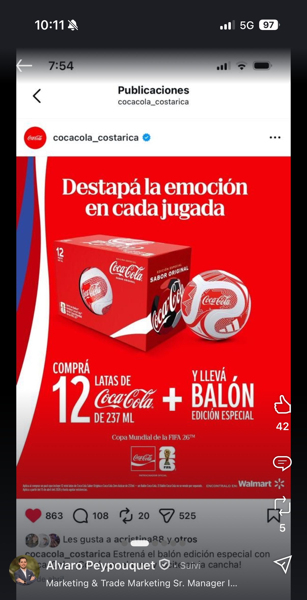 « Destapá la emoción en cada jugada » — visuel officiel @cocacola_costarica : pack 12 canettes Coca-Cola Sabor Original + ballon édition spéciale Copa Mundial FIFA 26, disponible chez Walmart
