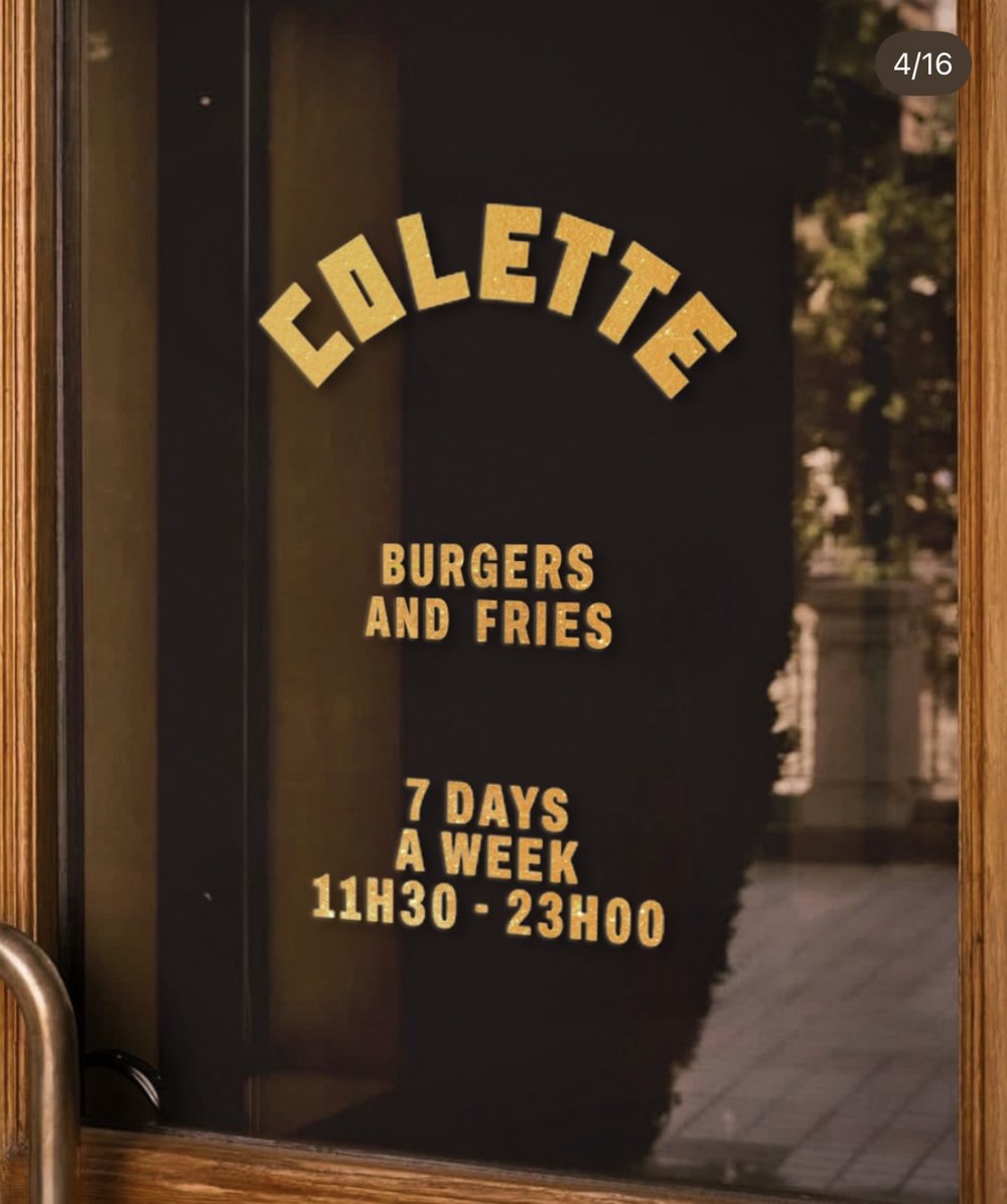 Lettrage doré sur porte vitrée, horaires « 7 days a week 11h30-23h00 » (Lot 25)