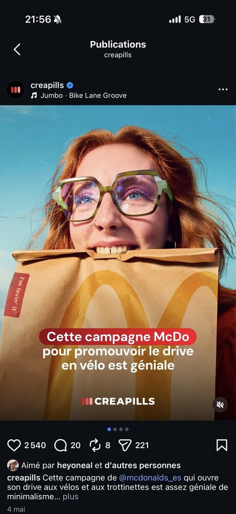 Campagne McDonald's Espagne pour promouvoir le drive à vélo/trottinette — visuel minimaliste