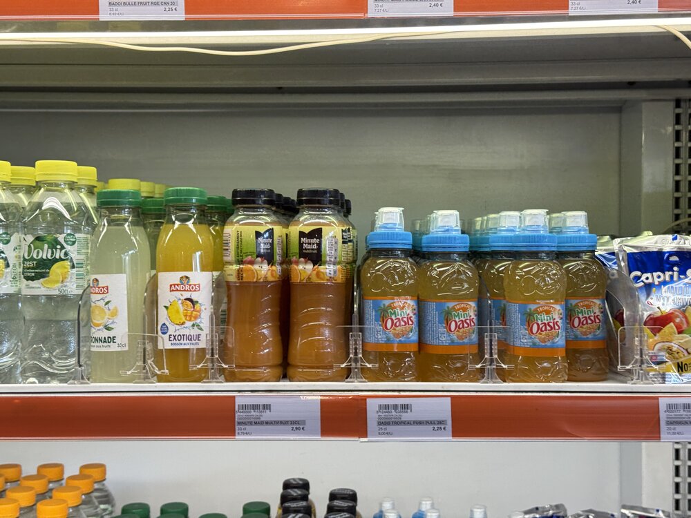 Linéaire jus de fruits et boissons enfant — Andros, Minute Maid, Mini Oasis, Capri-Sun