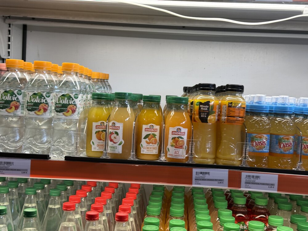 Suite du linéaire — briquettes Mé&Mé, Fuze Tea vert/pêche, transition vers rayon sodas