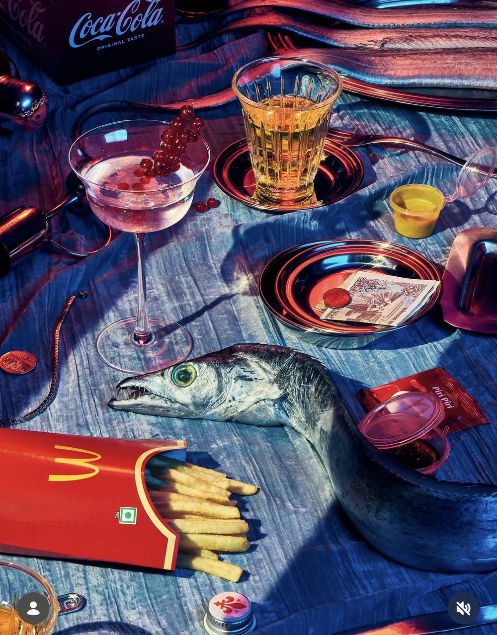 Fizz Botanica — nature morte McDonald's, martini et poisson