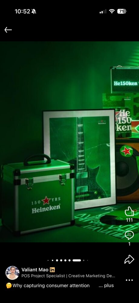 Cadre avec guitare électrique en visuel, néon « He150ken »