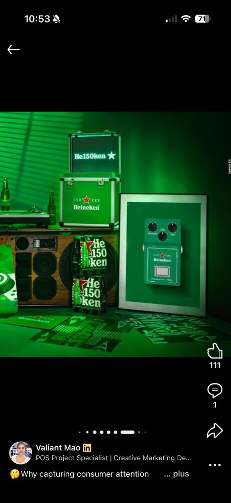 Enceinte vintage, packs de bouteilles, visuels au sol vert néon