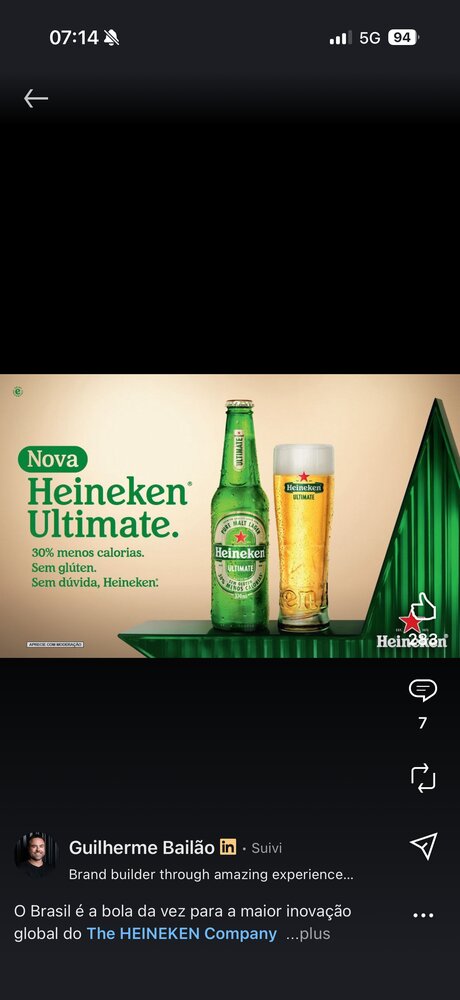 Bouteille et verre Heineken Ultimate sur fond doré dégradé, structure verte triangulaire, claims 