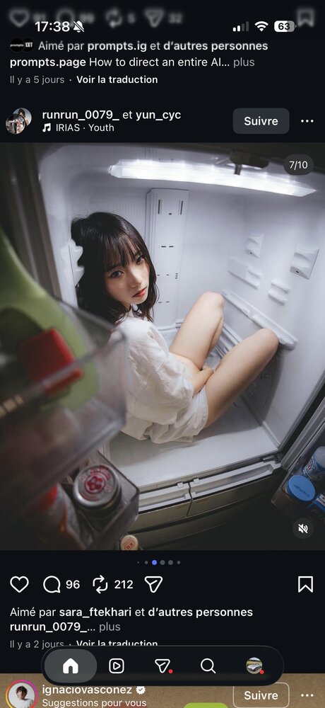 Plan resserré, regard caméra, ambiance froide bleutée