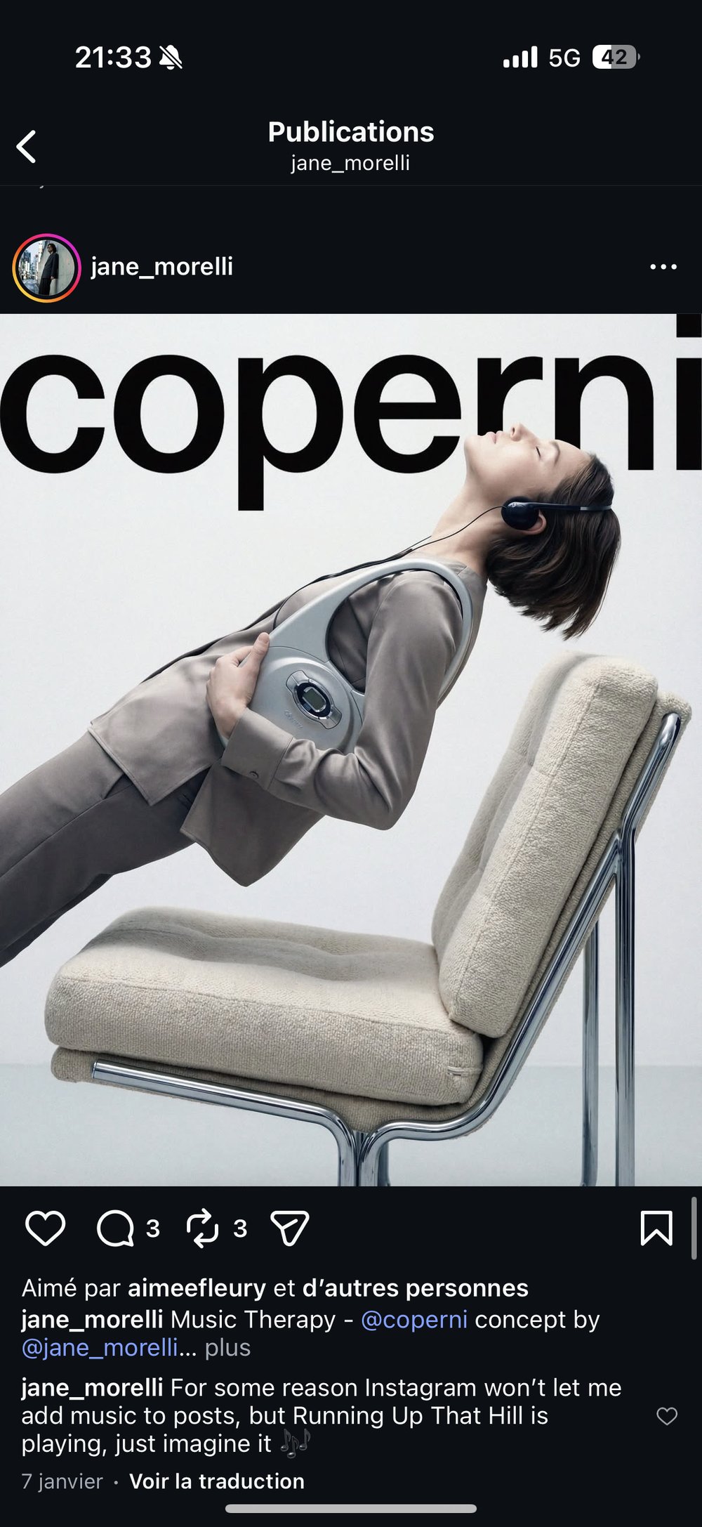 Coperni mannequin lecteur CD minidisc concept