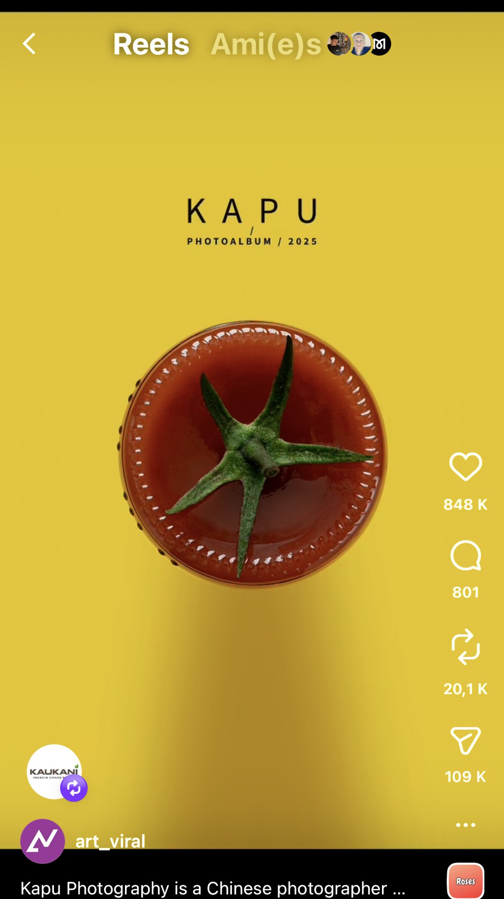 Tomate-couvercle sur fond jaune