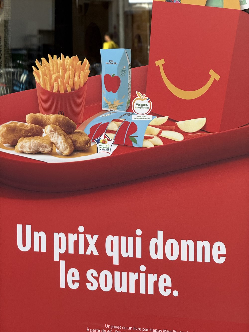 Détail vitrine Happy Meal, plateau jouet/livre + repas enfant