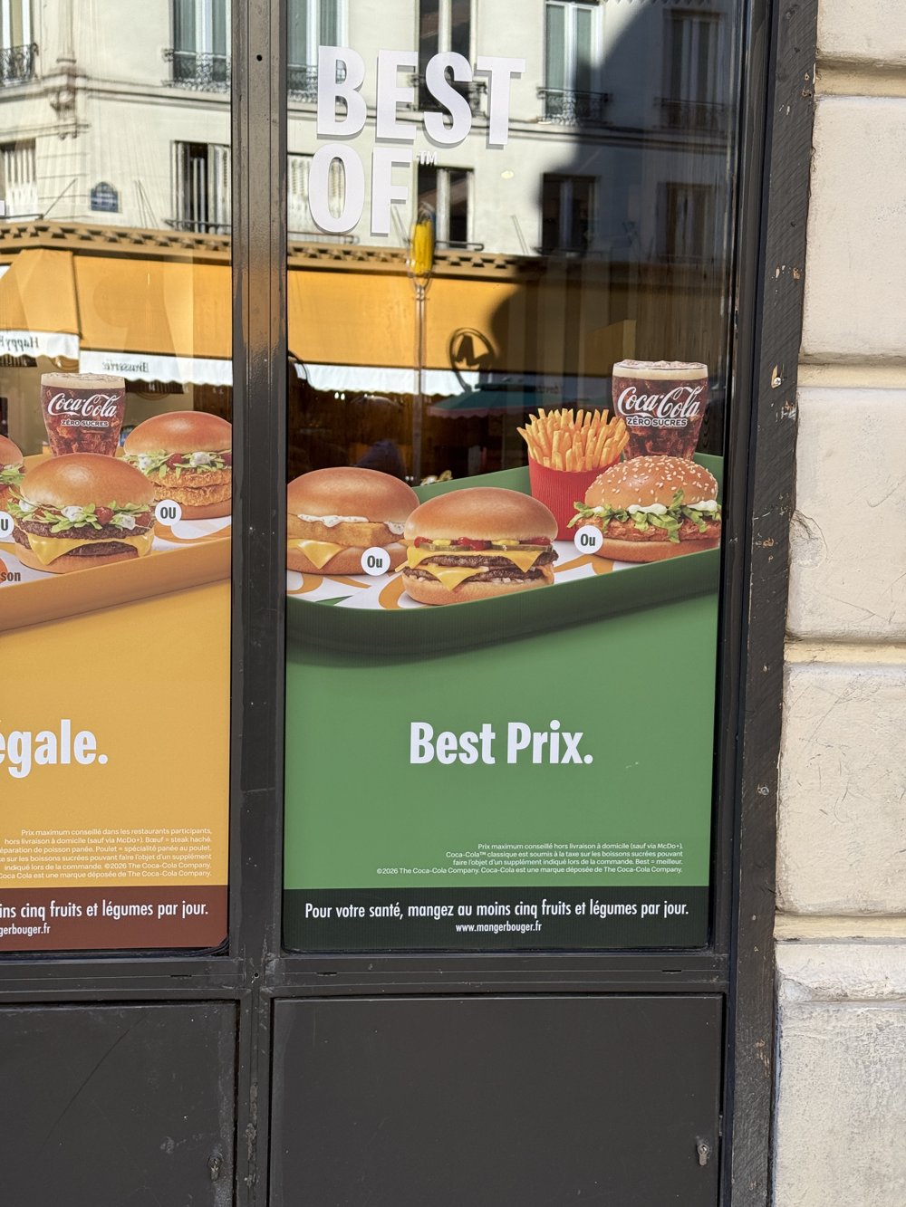 Vitrine « Menu Golden Ligue 1 » — offre 1 produit au choix à 2€, habillage football