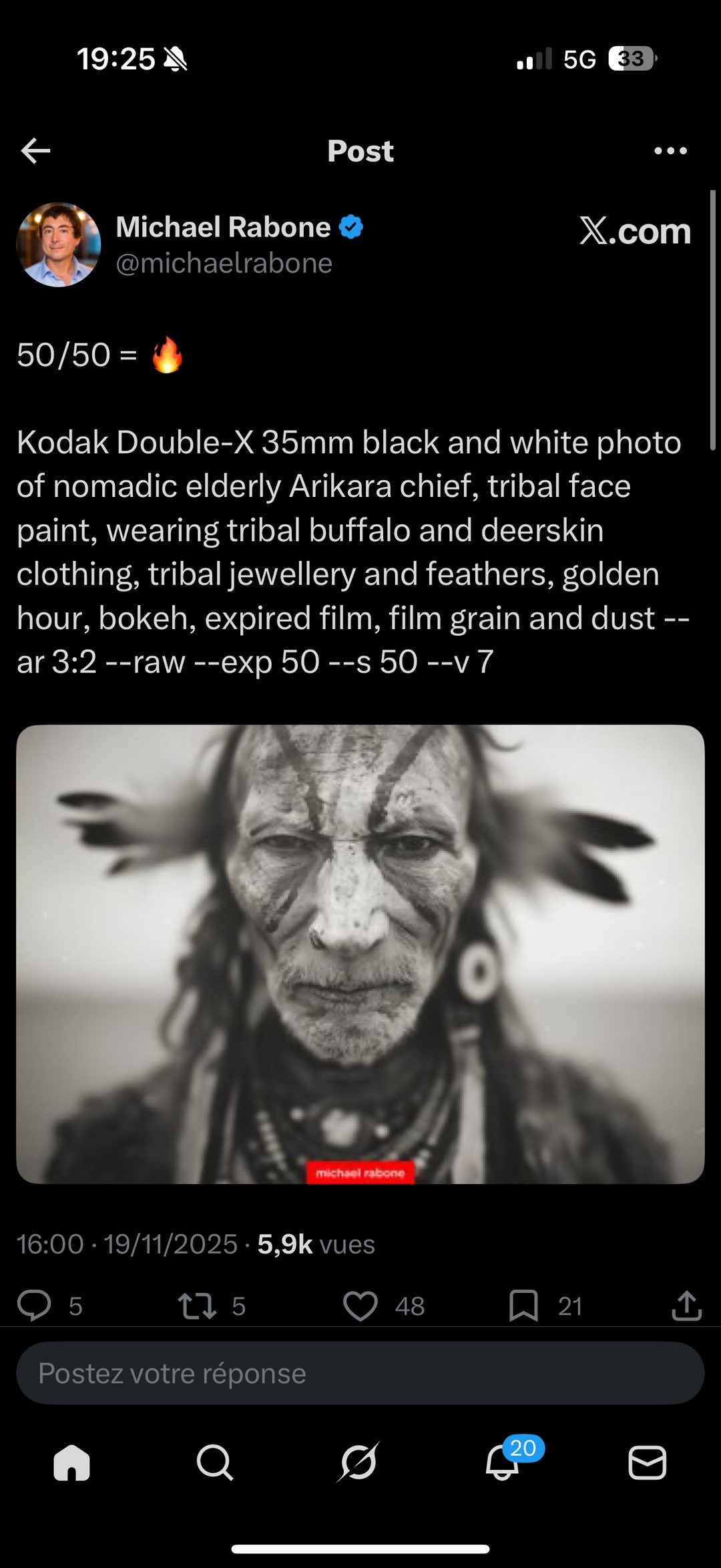 « Kodak Double-X 35mm » — chef tribal Arikara, peinture faciale, plumes, golden hour