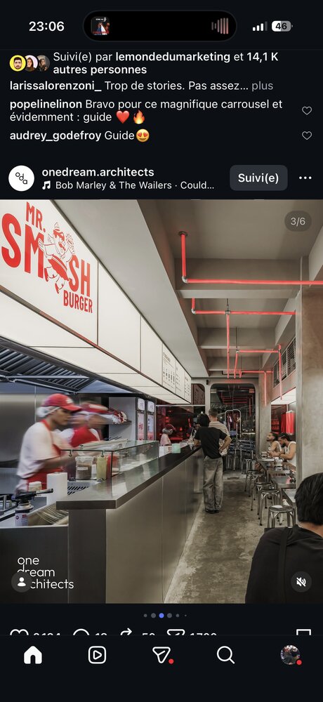 Mr. Smash Burger, aménagement intérieur néon rouge et tuyauterie apparente