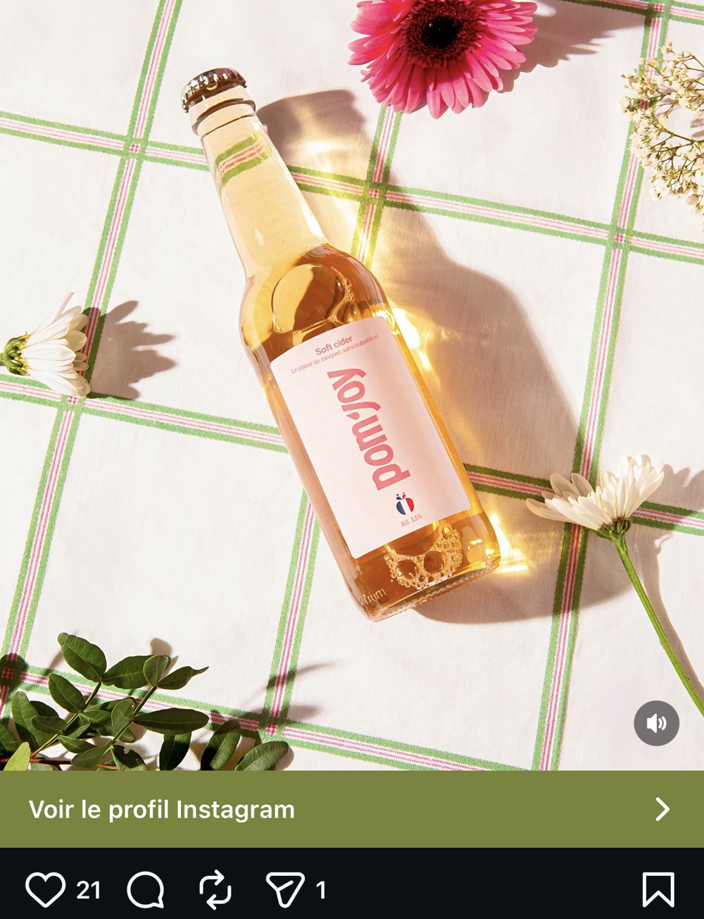 Photographie produit bouteille Krunna fleurs nappe