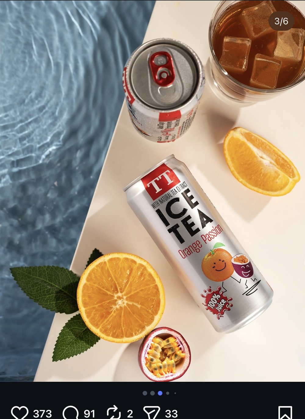 Photographie produit TT Ice Tea Orange Passion au bord d'une piscine