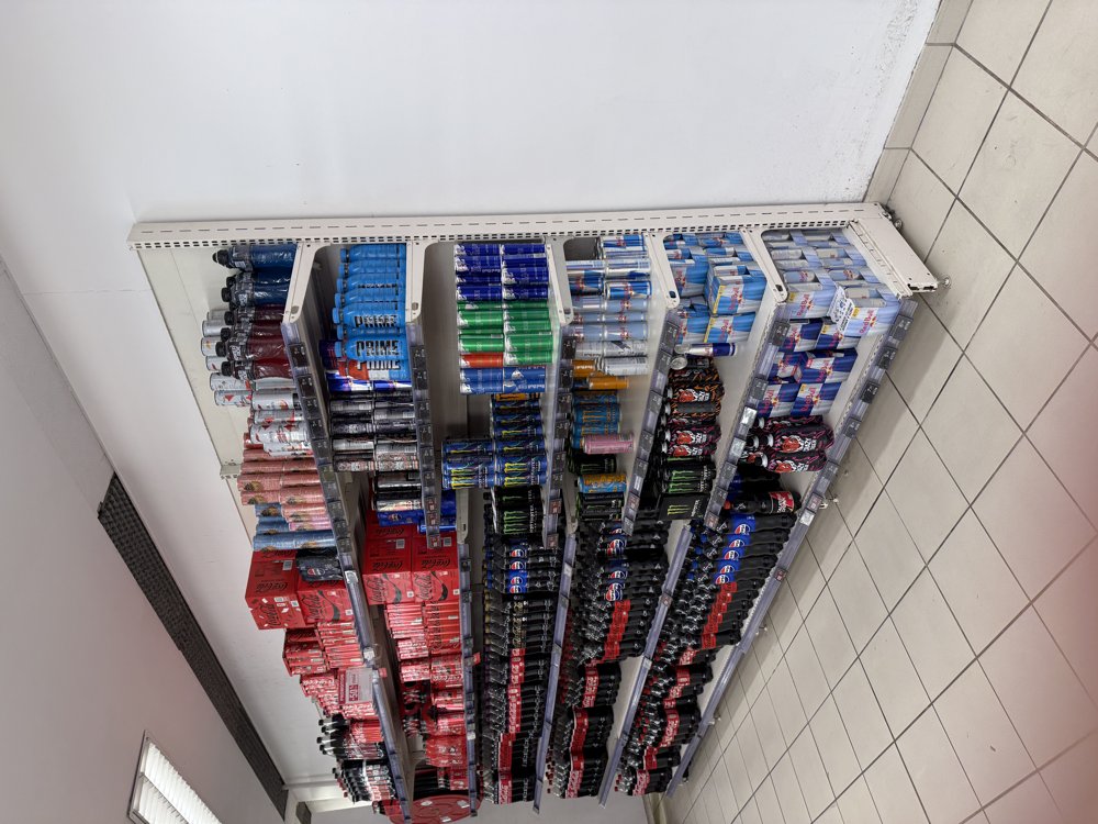 Frigo rayon boissons energisantes Prime Red Bull Monster