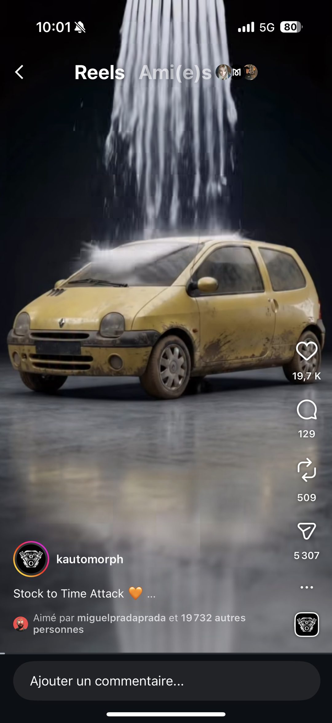 Renault Twingo — rendu 3D sale/propre sous lavage haute pression