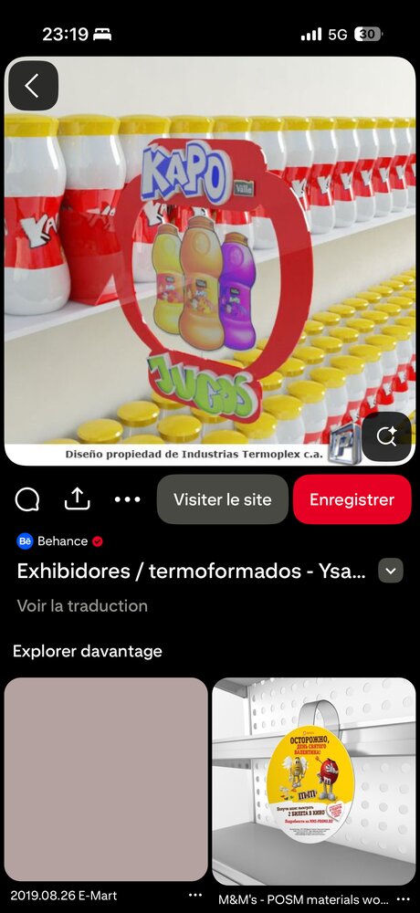 Exhibiteur thermoformé Kapo Jugos en rayon, illustration de la gamme de jus en médaillon rouge