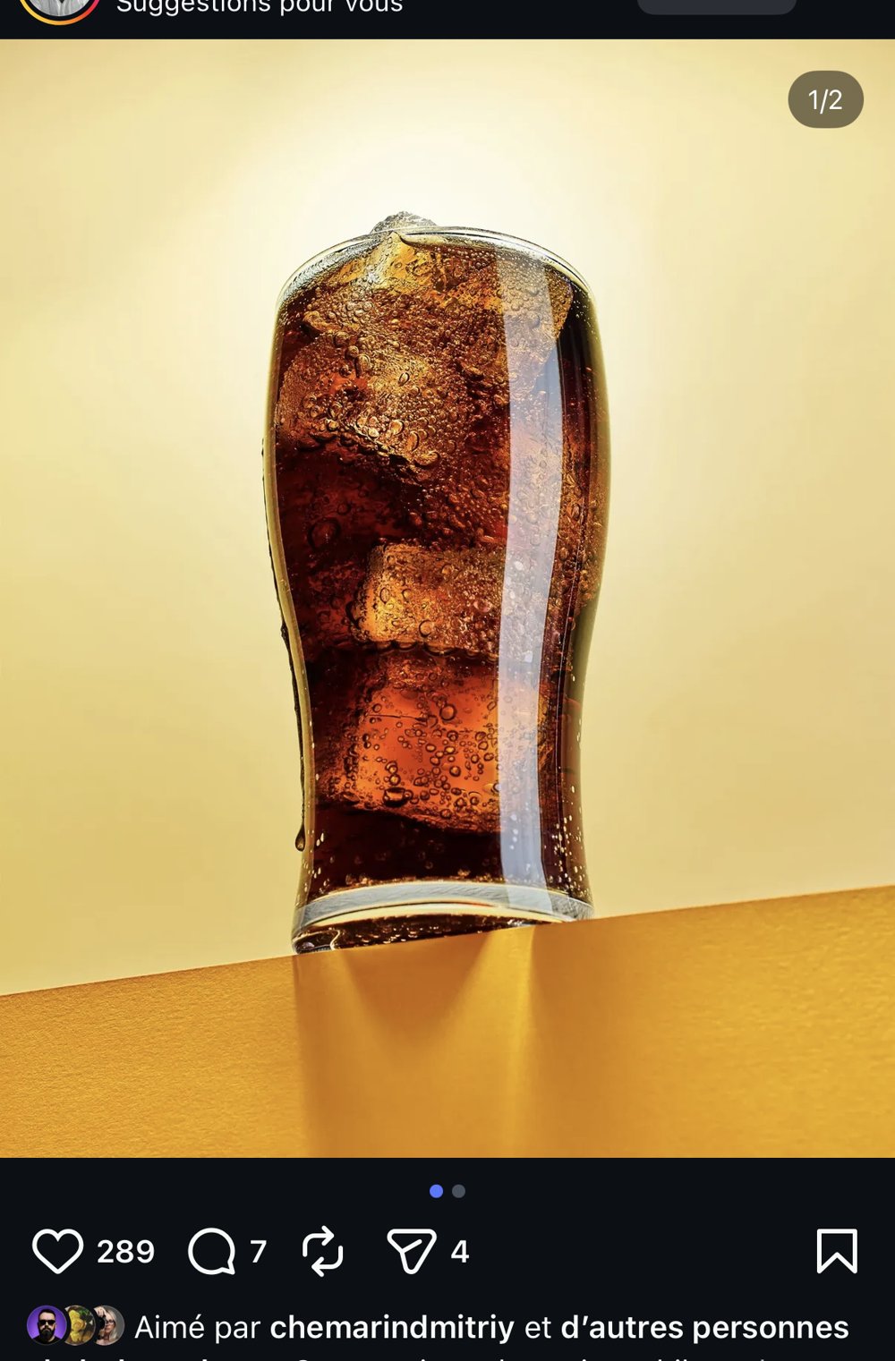 Verre de soda glace avec eclaboussure et condensation - packshot