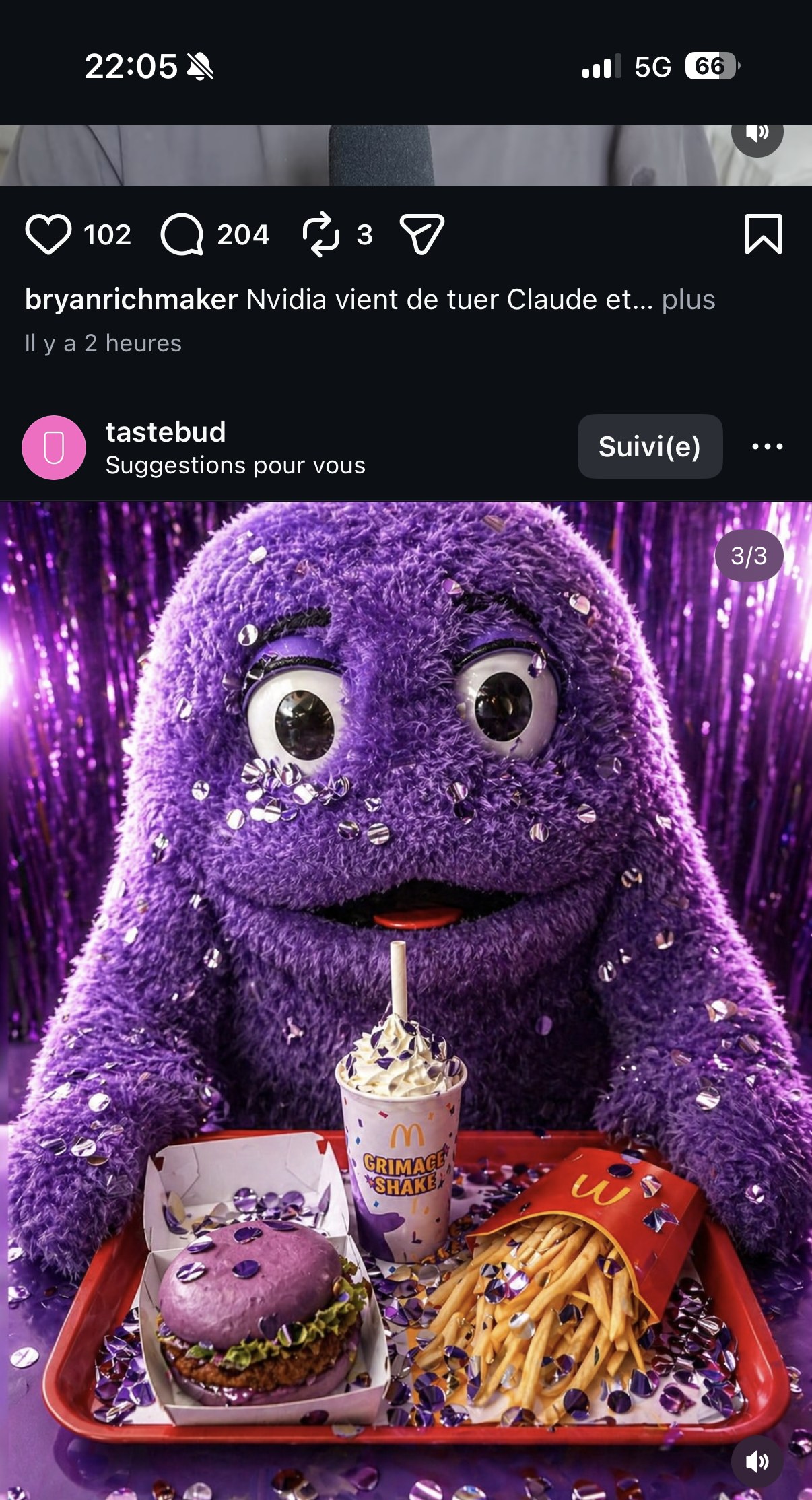 Plateau complet du « Grimace Menu » fictif — burger violet, frites, Grimace Shake, doughnut fourré, mise en scène confettis violets