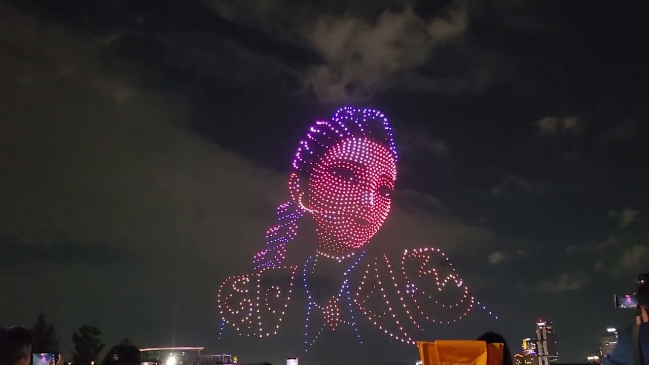 Spectacle de drones géant « KPop Demon Hunters » sur le fleuve Han (Séoul)