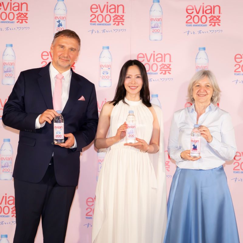 Evian 200 ans Japon 2