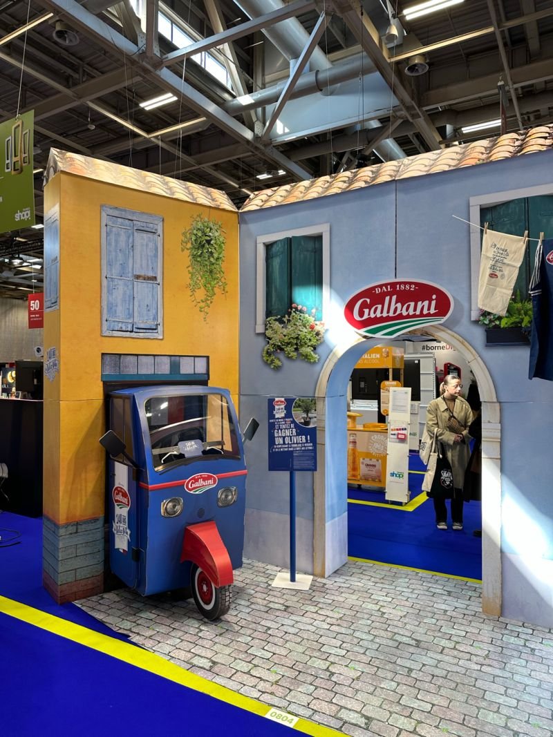 Vitrine PLV — SHOP! Le Salon (best-of terrain, Estéban Maass)