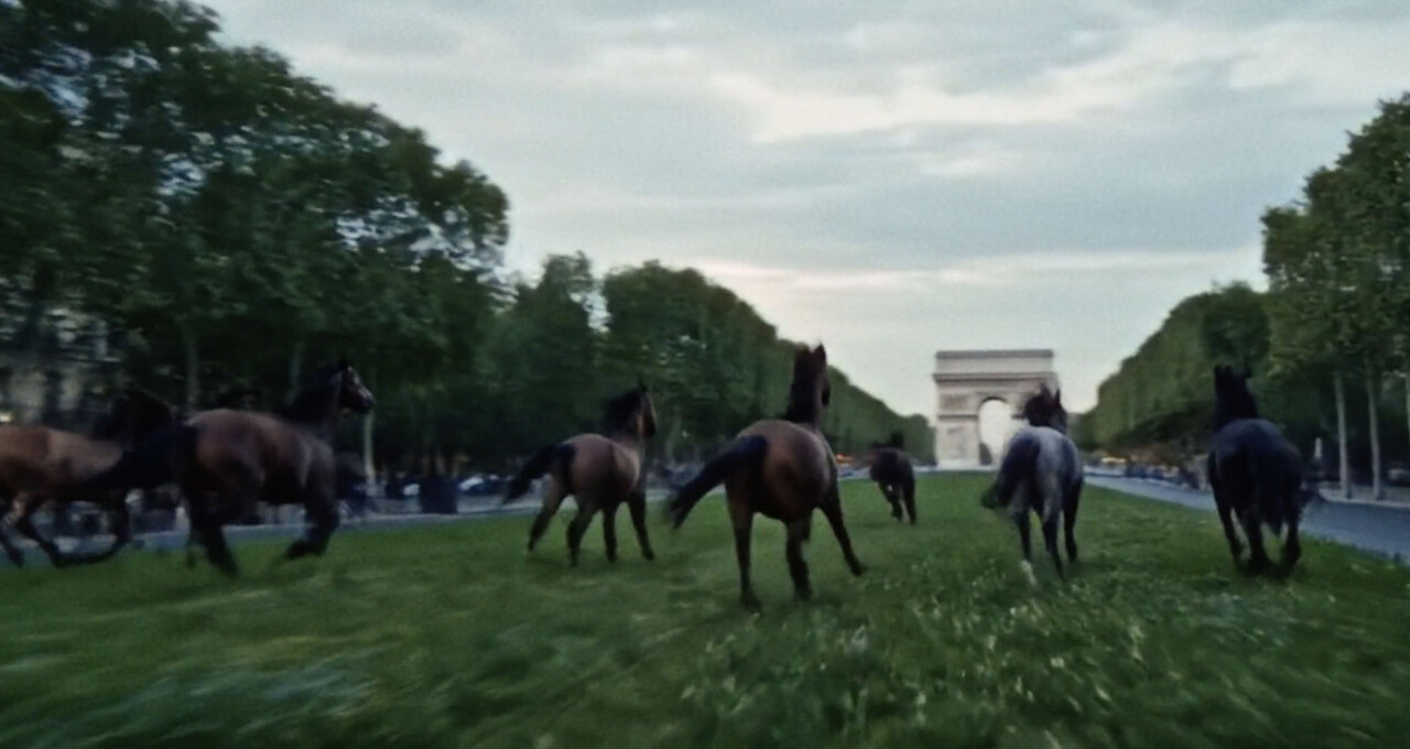 Longchamp — « Paris Vertigo », film publicitaire 100% généré