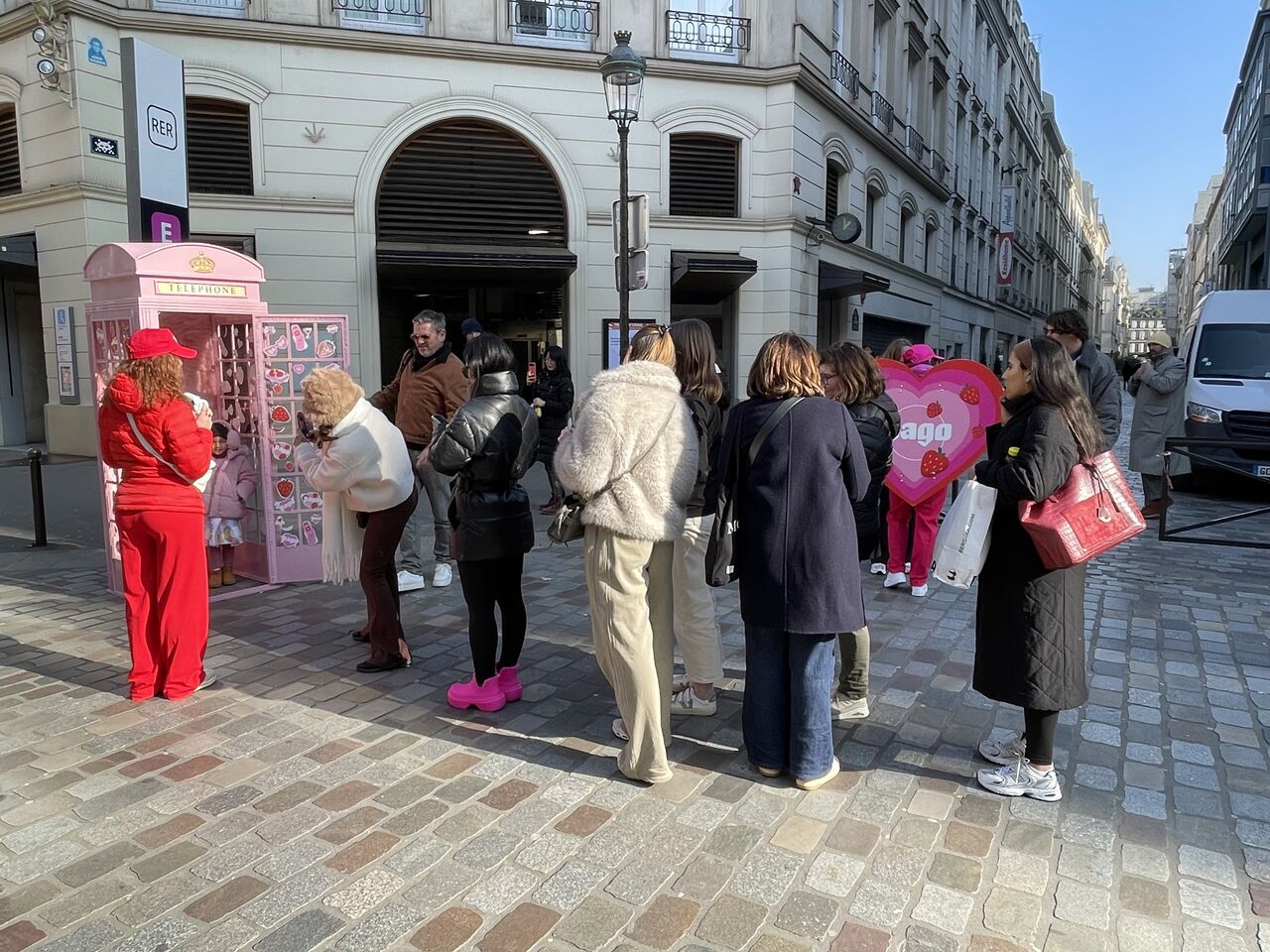 Pago × Saint-Valentin — échantillonnage de rue « Cupidon peut aller se faire boire »
