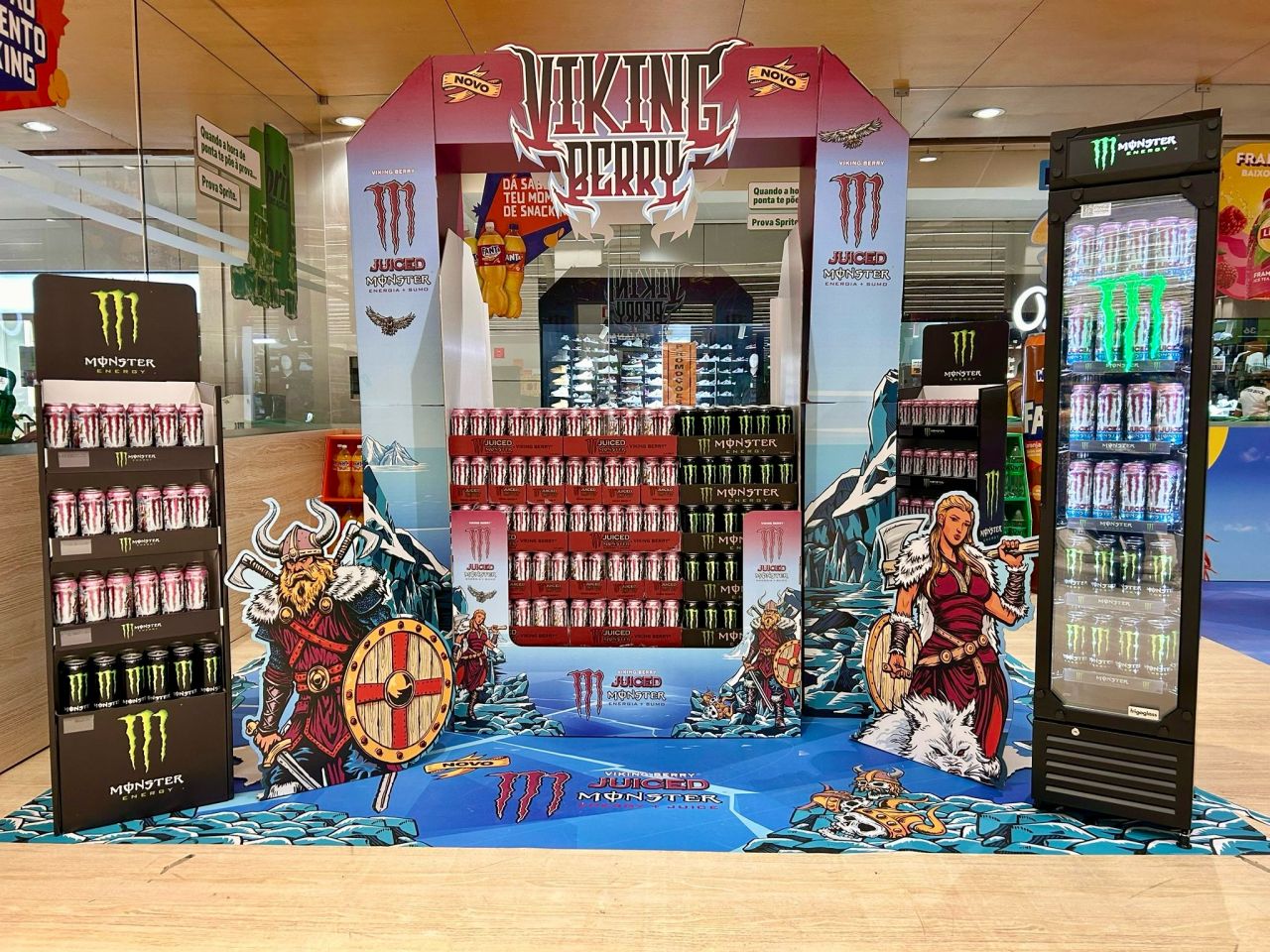 Monster Energy — PLV « Monster Viking » en linéaire