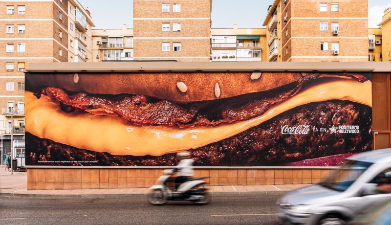 Affiche Coca-Cola au message énigmatique