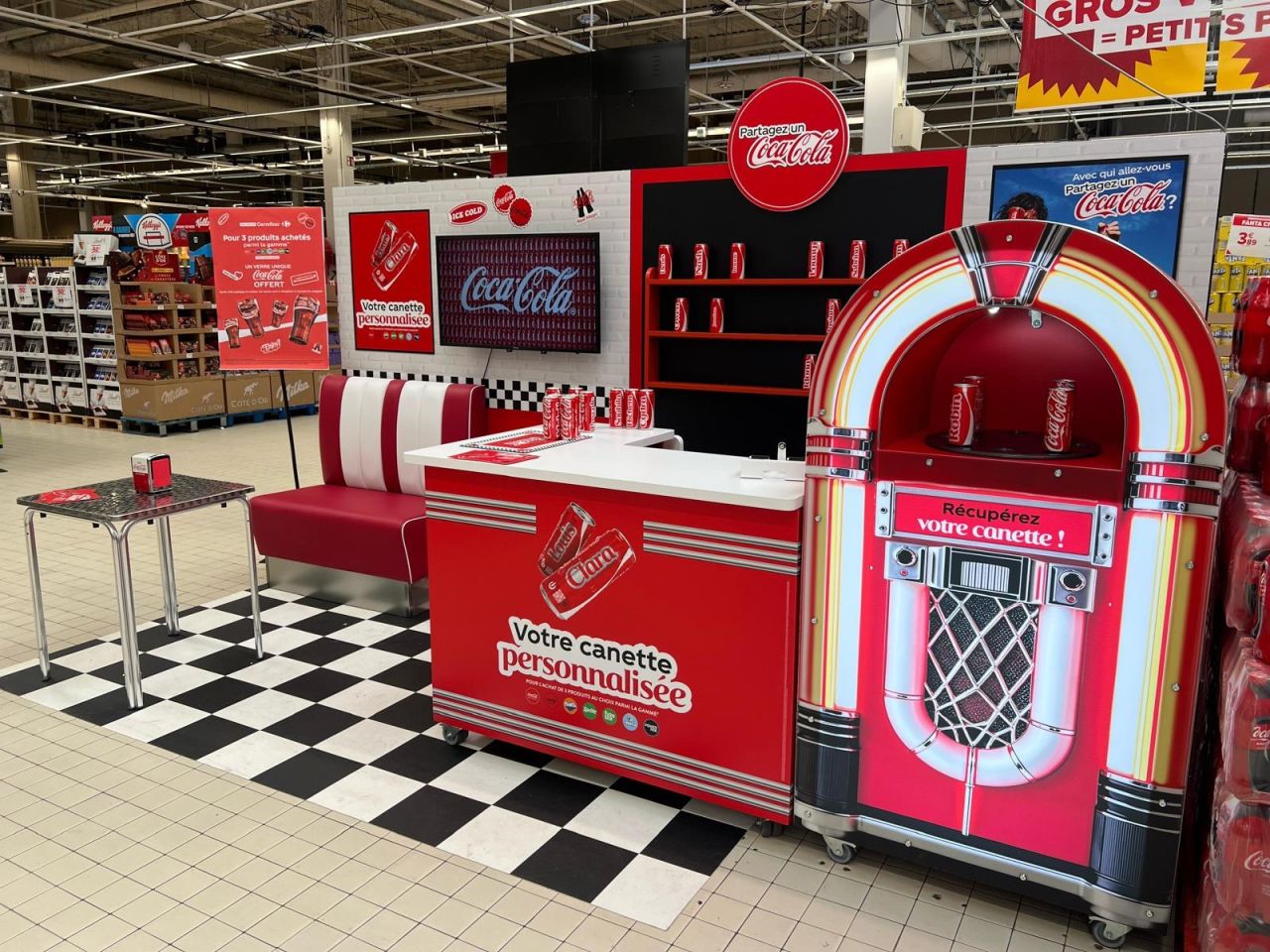 Canette Coca-Cola personnalisée, ambiance rétro (Carrefour)
